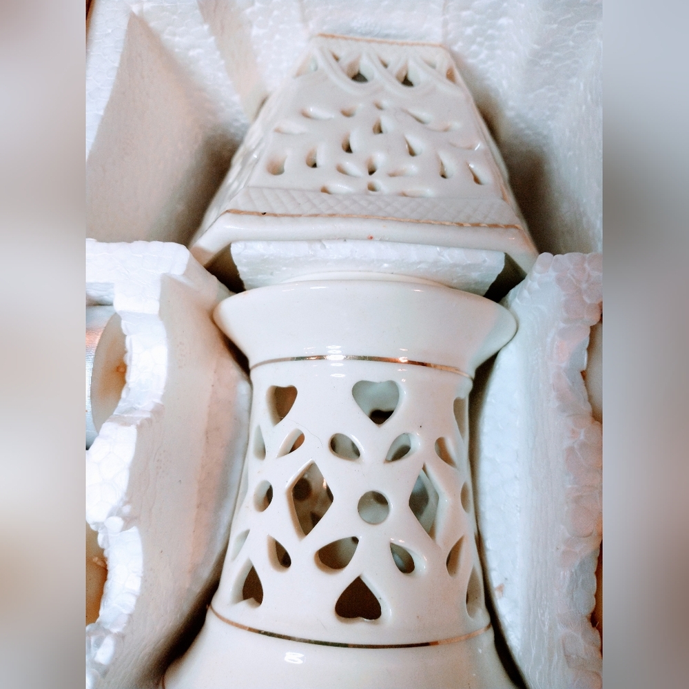 Elegant Pierced Porcelain White Tealight Lamp - Includes Four Tea Light Candles - Picture 4 of 4
